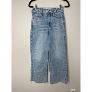 Old Navy Women's Wide Leg Extra High Rise Light Wash Denim Raw Edge Hem Jeans 2